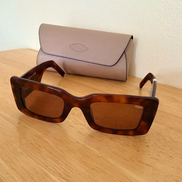 Tod's Tortoiseshell square Sunglasses brand new with case NWTS - Picture 2 of 8